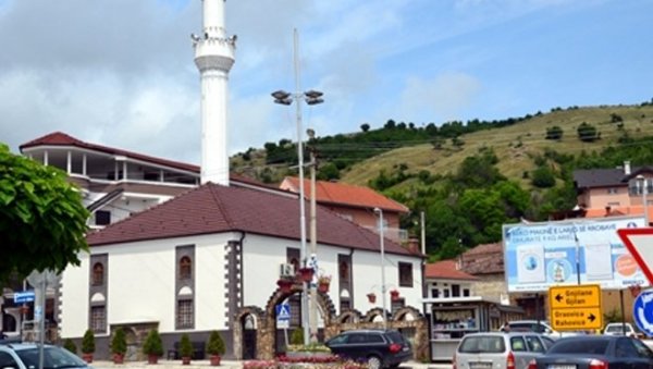ОПЕТ НАПАД НА ПОЛИЦИЈУ У ПРЕШЕВУ: Пијан претио, одгурнуо полицајца и направио неред ОПЕТ НАПАД НА ПОЛИЦИЈУ У ПРЕШЕВУ: Пијан претио, одгурнуо полицајца и направио неред