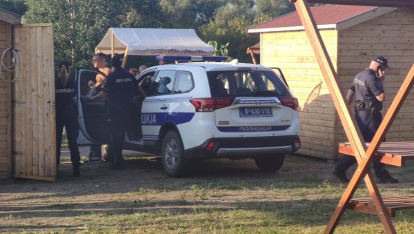 ХАПШЕЊЕ У ЗРЕЊАНИНУ: Мушкарцу ставили лисице - осумњичен за тешку крађу на железници ХАПШЕЊЕ У ЗРЕЊАНИНУ: Мушкарцу ставили лисице - осумњичен за тешку крађу на железници