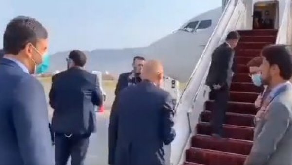 ГАНИ ПОБЕГАО ИЗ АВГАНИСТАНА: Председник напустио државу, тражи азил у Таџикистану? (ВИДЕО) ГАНИ ПОБЕГАО ИЗ АВГАНИСТАНА: Председник напустио државу, тражи азил у Таџикистану? (ВИДЕО)