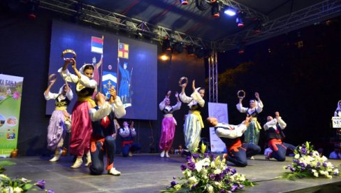 VRANJSKA SVITA  JE SVE,  SAMO NE FOLKLOR: Bojan Ristić ruši brojne neistine o srpskom folkloru koje prate izvorne srpske narodne igre