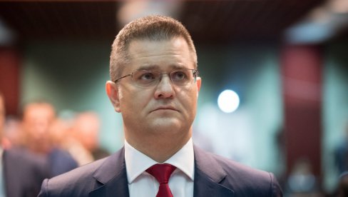 GORAN JEŠIĆ: Vuk Jeremić je pajac koji je služio vojsku u kabinetu Borisa Tadića GORAN JEŠIĆ: Vuk Jeremić je pajac koji je služio vojsku u kabinetu Borisa Tadića