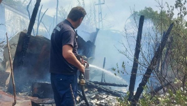 ПОТПАЉУЈУ ДОК ВАТРОГАСЦИ ГАСЕ: Пламте пожари диљем Црне Горе, најкритичније у Националним парковима ПОТПАЉУЈУ ДОК ВАТРОГАСЦИ ГАСЕ: Пламте пожари диљем Црне Горе, најкритичније у Националним парковима