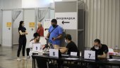 ПРВО СМС, ПА ТРЕЋА ДОЗА: У Србији данас почиње давање бустер вакцине против короне, грађани могу да бирају коју ће да приме ПРВО СМС, ПА ТРЕЋА ДОЗА: У Србији данас почиње давање бустер вакцине против короне, грађани могу да бирају коју ће да приме