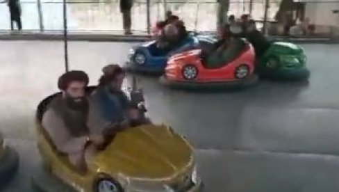 ТАЛИБАНСКИ ВАШАР: Нови господари Авганистана се играју по Кабулу (ВИДЕО) ТАЛИБАНСКИ ВАШАР: Нови господари Авганистана се играју по Кабулу (ВИДЕО)
