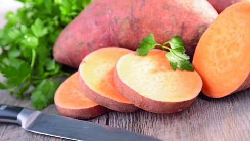 BATAT PUN VITAMINA: Evo kako najbolje da sačuvate kosti i ojačate imunitet BATAT PUN VITAMINA: Evo kako najbolje da sačuvate kosti i ojačate imunitet