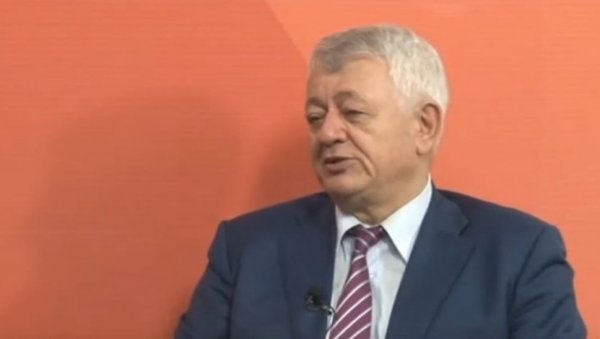 ПРОФЕСОР ХАНИЋ: Смањење буџетског дефицита отворило простор за повећање плата у јавном сектору ПРОФЕСОР ХАНИЋ: Смањење буџетског дефицита отворило простор за повећање плата у јавном сектору