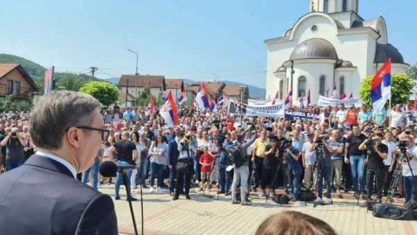 ДЕТЕТУ ПОЗЛИЛО У БАЈИНОЈ БАШТИ: Председник одмах прекинуо обраћање - Помозите! ДЕТЕТУ ПОЗЛИЛО У БАЈИНОЈ БАШТИ: Председник одмах прекинуо обраћање - Помозите!