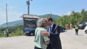 ВУЧИЋ И КУСТУРИЦА У ДРВЕНГРАДУ: Познати редитељ угостио председника и упознао га са овим туристичким местом (ФОТО) ВУЧИЋ И КУСТУРИЦА У ДРВЕНГРАДУ: Познати редитељ угостио председника и упознао га са овим туристичким местом (ФОТО)