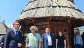 ВУЧИЋ ОБИШАО МЕЋАВНИК, УЖИЦЕ И БАЈИНУ БАШТУ: За 15 дана крећемо са изградњом пута до Митровца (ВИДЕО) ВУЧИЋ ОБИШАО МЕЋАВНИК, УЖИЦЕ И БАЈИНУ БАШТУ: За 15 дана крећемо са изградњом пута до Митровца (ВИДЕО)