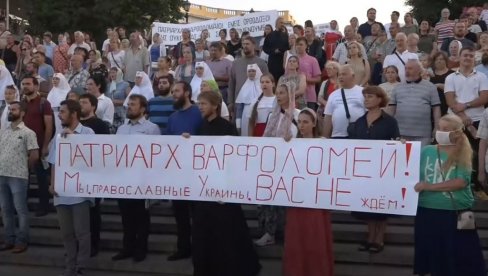 ПРОТЕСТИ ШИРОМ УКРАЈИНЕ ЗБОГ ВАРТОЛОМЕЈА: Грађани и свештенство изашли на улице (ВИДЕО) ПРОТЕСТИ ШИРОМ УКРАЈИНЕ ЗБОГ ВАРТОЛОМЕЈА: Грађани и свештенство изашли на улице (ВИДЕО)