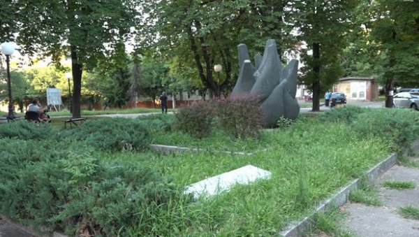 БАЈМОК ЗАДЊА БРИГА ГРАДА: Мештани суботичког насеља негодују због немарног односа градске власти према њима БАЈМОК ЗАДЊА БРИГА ГРАДА: Мештани суботичког насеља негодују због немарног односа градске власти према њима