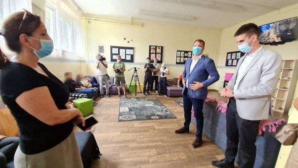 УЛАГАЋЕМО ЈОШ У ДОМ ЗА ДЕЦУ: Председник владе Војводине у Сомбору УЛАГАЋЕМО ЈОШ У ДОМ ЗА ДЕЦУ: Председник владе Војводине у Сомбору