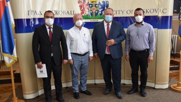 НАЈАВЉЕНО 400 НОВИХ РАДНИХ МЕСТА: Потврђено да турска компанија „Еренли“ долази у Лесковац НАЈАВЉЕНО 400 НОВИХ РАДНИХ МЕСТА: Потврђено да турска компанија „Еренли“ долази у Лесковац
