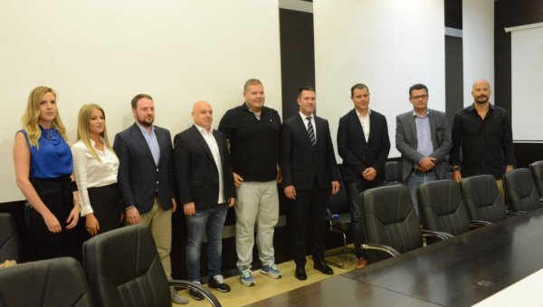 ЗАЈЕДНО КА ТИТУЛАМА: Јак тим спонзора уз одбојкаше Рибнице ЗАЈЕДНО КА ТИТУЛАМА: Јак тим спонзора уз одбојкаше Рибнице