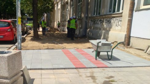 РАДОВИ У ЦЕНТРУ ПОЖАРЕВЦА: Почело поплочавање тротоара у Лоле Рибара РАДОВИ У ЦЕНТРУ ПОЖАРЕВЦА: Почело поплочавање тротоара у Лоле Рибара