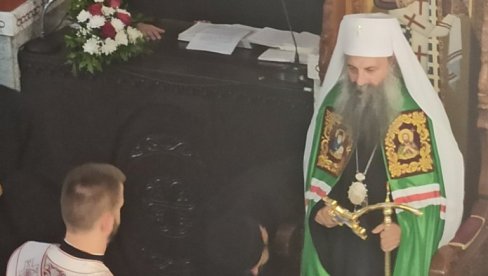 ДОБОЈ ДОЧЕКУЈЕ ПАТРИЈАРХА ПОРФИРИЈА: Велики број грађана у цркви и на улицама ДОБОЈ ДОЧЕКУЈЕ ПАТРИЈАРХА ПОРФИРИЈА: Велики број грађана у цркви и на улицама