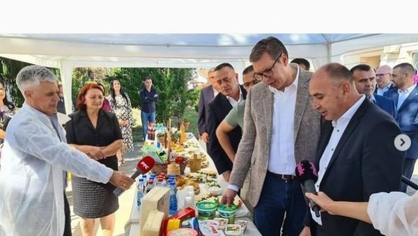 ВУЧИЋ У ОБИЛАСКУ МЛЕКАРЕ У БЛАЦУ: Невероватно способни и вредни наши људи (ФОТО) ВУЧИЋ У ОБИЛАСКУ МЛЕКАРЕ У БЛАЦУ: Невероватно способни и вредни наши људи (ФОТО)