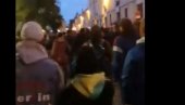 У ЛЕТОНИЈИ ПРОТЕСТ ЗБОГ НОВИХ КОРОНА МЕРА: Неколико хиљада људи изашло на улице (ВИДЕО) У ЛЕТОНИЈИ ПРОТЕСТ ЗБОГ НОВИХ КОРОНА МЕРА: Неколико хиљада људи изашло на улице (ВИДЕО)