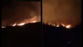 VELIKI POŽAR NA HVARU: Sa vatrenom stihijom bori se 50 vatrogasaca (VIDEO) VELIKI POŽAR NA HVARU: Sa vatrenom stihijom bori se 50 vatrogasaca (VIDEO)