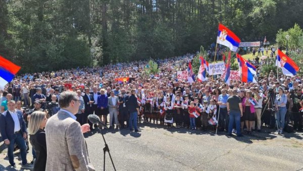 ВУЧИЋ ОБИШАО ПРОКУПЉЕ, БЛАЦЕ И БРУС: Председник најавио бројна улагања у три општине (ВИДЕО) ВУЧИЋ ОБИШАО ПРОКУПЉЕ, БЛАЦЕ И БРУС: Председник најавио бројна улагања у три општине (ВИДЕО)