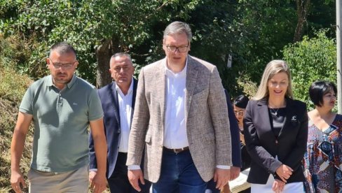 ВАКЦИНА НИКОМ НИЈЕ НАШКОДИЛА: Вучић - Ја ћу примити и трећу дозу - Молимо људе да се вакцинишу! ВАКЦИНА НИКОМ НИЈЕ НАШКОДИЛА: Вучић - Ја ћу примити и трећу дозу - Молимо људе да се вакцинишу!