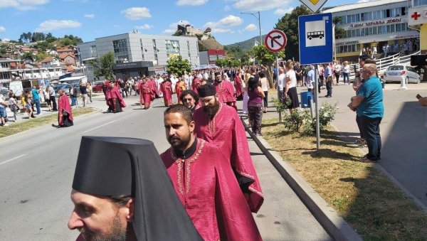 СЛАВА ГРАДА СА ПАТРИЈАРХОМ: Више хиљада Добојлија на улицама СЛАВА ГРАДА СА ПАТРИЈАРХОМ: Више хиљада Добојлија на улицама