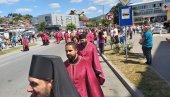 СЛАВА ГРАДА СА ПАТРИЈАРХОМ: Више хиљада Добојлија на улицама СЛАВА ГРАДА СА ПАТРИЈАРХОМ: Више хиљада Добојлија на улицама