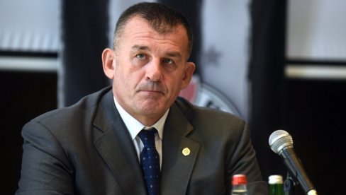 ПАРТИЗАН ТРАЖИ ЈОШ ЈЕДНО ПОЈАЧАЊЕ: Савић причао о прелазном року и открио где шкрипи ПАРТИЗАН ТРАЖИ ЈОШ ЈЕДНО ПОЈАЧАЊЕ: Савић причао о прелазном року и открио где шкрипи
