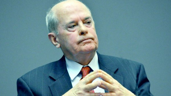 ШЕТАЧ ВЕТЕРАН: Некадашњи шеф дипломатије Владислав Јовановић ни у позним годинама се не одриче здравих навика ШЕТАЧ ВЕТЕРАН: Некадашњи шеф дипломатије Владислав Јовановић ни у позним годинама се не одриче здравих навика