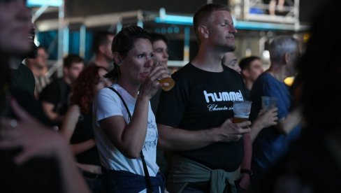 ОТВОРЕН ЈУБИЛАРНИ 20. БИР ФЕСТ НА УШЋУ: Партибрејкерси, Ван Гог и Бомбај штампа за почетак ОТВОРЕН ЈУБИЛАРНИ 20. БИР ФЕСТ НА УШЋУ: Партибрејкерси, Ван Гог и Бомбај штампа за почетак