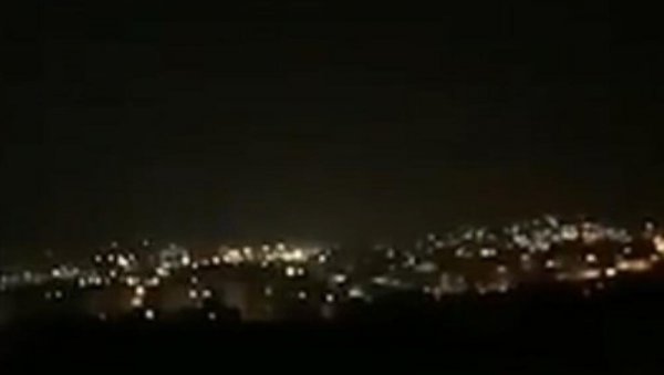 ИЗРАЕЛ НАПАО ПРЕДГРАЂЕ ДАМАСКА: Деловала сиријска ПВО - очевици снимили ракете (ВИДЕО) ИЗРАЕЛ НАПАО ПРЕДГРАЂЕ ДАМАСКА: Деловала сиријска ПВО - очевици снимили ракете (ВИДЕО)