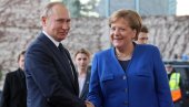 МЕРКЕЛОВА КОД ПУТИНА: Опасност од нове избегличке кризе једна од главних тема разговора МЕРКЕЛОВА КОД ПУТИНА: Опасност од нове избегличке кризе једна од главних тема разговора