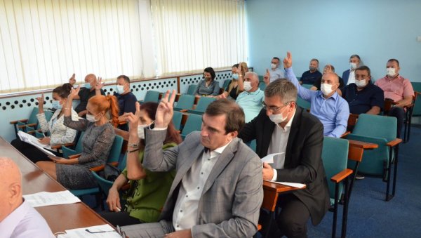 ЛЕПЕ ВЕСТИ ЗА ЈАГОДИНЦЕ: Више пара за социјална давања и путеве ЛЕПЕ ВЕСТИ ЗА ЈАГОДИНЦЕ: Више пара за социјална давања и путеве