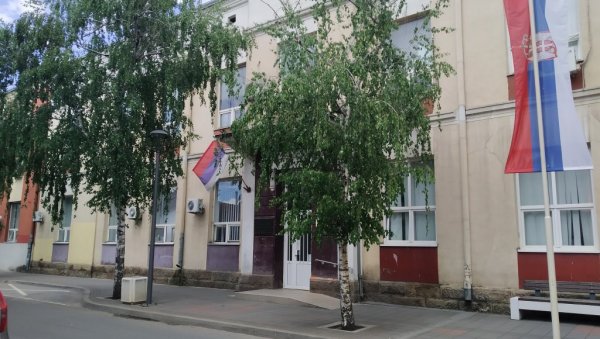 ЋУПРИЈА РАСПИСАЛА КОНКУРС ЗА ФИРМЕ: Траже се извођачи за замену столарије на становима и кућама грађана ЋУПРИЈА РАСПИСАЛА КОНКУРС ЗА ФИРМЕ: Траже се извођачи за замену столарије на становима и кућама грађана