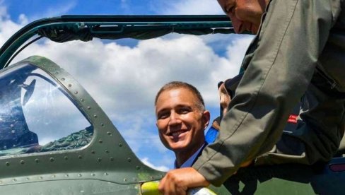 NEBOJŠA STEFANOVIĆ: Naša avijacija danas je sposobna da zaštiti naše nebo NEBOJŠA STEFANOVIĆ: Naša avijacija danas je sposobna da zaštiti naše nebo