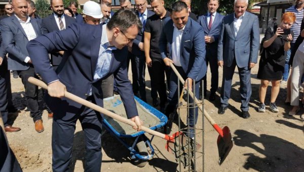 КАНЦЕЛАРИЈА ЗА КиМ: Камен темељац за нови Универзитет у Косовској Митровици КАНЦЕЛАРИЈА ЗА КиМ: Камен темељац за нови Универзитет у Косовској Митровици