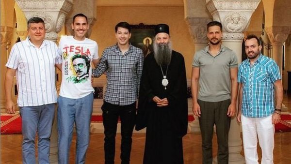 ПАТРИЈАРХ УГОСТИО ИСТАКНУТЕ УМЕТНИКЕ: Саветовали смо се како да хришћанске вредности и култура постану саставни део живота младих ПАТРИЈАРХ УГОСТИО ИСТАКНУТЕ УМЕТНИКЕ: Саветовали смо се како да хришћанске вредности и култура постану саставни део живота младих