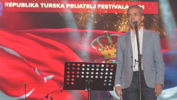 НОВИ САД И АЛАЊА У АНТАЛИЈИ, ПОД РУКУ: Амбасадор Турске у Србији Хами Аксој, отворио Тамбурица фест на Петроварадинској тврђави НОВИ САД И АЛАЊА У АНТАЛИЈИ, ПОД РУКУ: Амбасадор Турске у Србији Хами Аксој, отворио Тамбурица фест на Петроварадинској тврђави