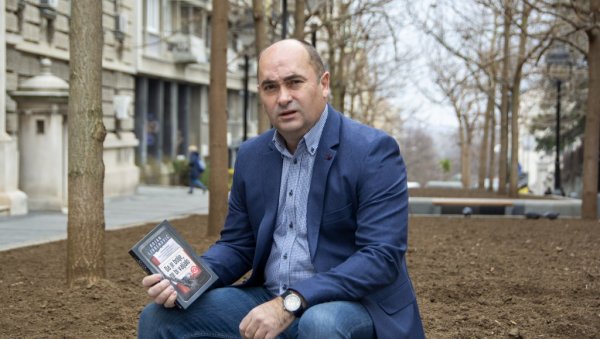 СМЕХ ЈЕ МОЈА МИСИЈА: Бојан Љубеновић о роману Да је боље, не би ваљало и нашој свакодневици СМЕХ ЈЕ МОЈА МИСИЈА: Бојан Љубеновић о роману Да је боље, не би ваљало и нашој свакодневици