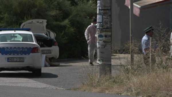 ДЕТАЉИ ПОРОДИЧНЕ ТРАГЕДИЈЕ КОД ПРЊАВОРА: Заклао жену ножем, па струјом пресудио и себи (ФОТО) ДЕТАЉИ ПОРОДИЧНЕ ТРАГЕДИЈЕ КОД ПРЊАВОРА: Заклао жену ножем, па струјом пресудио и себи (ФОТО)