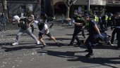 ХАОС У АУСТРАЛИЈИ: Више од 200 људи ухапшено на протестима против карантина! (ФОТО/ВИДЕО) ХАОС У АУСТРАЛИЈИ: Више од 200 људи ухапшено на протестима против карантина! (ФОТО/ВИДЕО)