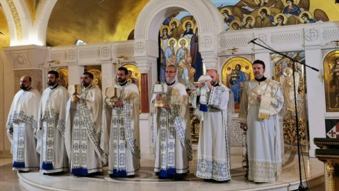 ПРОТИНИМ ПРЕГАЛАШТВОМ НИКЛЕ ДВЕ БОГОМОЉЕ: Свештеник Стојадин Павловић на јединствен начин спојио Дивчибаре и чувени Мачков камен ПРОТИНИМ ПРЕГАЛАШТВОМ НИКЛЕ ДВЕ БОГОМОЉЕ: Свештеник Стојадин Павловић на јединствен начин спојио Дивчибаре и чувени Мачков камен