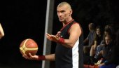 IGRA BASKET KAO MLADIĆ: Zrenjaninac iako u sedmoj deceniji života deli lekcije na terenu IGRA BASKET KAO MLADIĆ: Zrenjaninac iako u sedmoj deceniji života deli lekcije na terenu