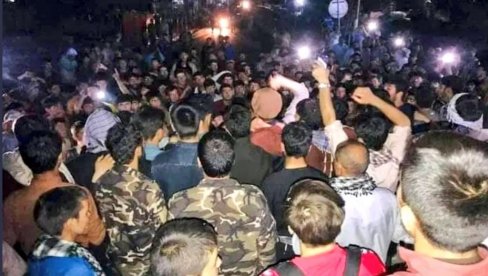 СНАГЕ СЕВЕРНЕ АЛИЈАНСЕ СУ СПРЕМНЕ: Војници Ахмада Масуда чекају напад талибана, 20.000 људи жели да се прикључи отпору (ФОТО) СНАГЕ СЕВЕРНЕ АЛИЈАНСЕ СУ СПРЕМНЕ: Војници Ахмада Масуда чекају напад талибана, 20.000 људи жели да се прикључи отпору (ФОТО)