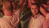 ВИ НИЈЕСТЕ ЉУДИ И ЈУНАЦИ: Славко Перошевић новом песмом одговорио на нападе комита ВИ НИЈЕСТЕ ЉУДИ И ЈУНАЦИ: Славко Перошевић новом песмом одговорио на нападе комита