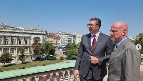 VUČIĆ SE SASTAO SA ĐUZEPEOM CIPRIJANIJEM: Predstavnik čuvene italijanske porodice ugostitelja i hotelijera boravi u Beogradu (FOTO) VUČIĆ SE SASTAO SA ĐUZEPEOM CIPRIJANIJEM: Predstavnik čuvene italijanske porodice ugostitelja i hotelijera boravi u Beogradu (FOTO)