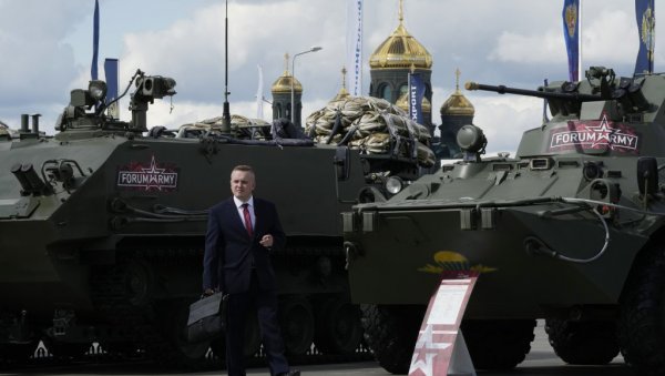 ЕКВАДОРСКА МИНИСТАРКА: Нећемо слати оружје Кијеву ЕКВАДОРСКА МИНИСТАРКА: Нећемо слати оружје Кијеву