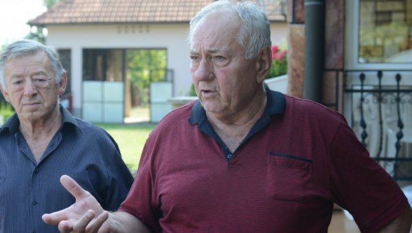 ОДЕ ДЕДИН УНУК НА ПУТ БЕЗ ПОВРАТКА: Јауци у кући Миленковића у Стублу - Нашег Небојшу више ништа не може да нам врати ОДЕ ДЕДИН УНУК НА ПУТ БЕЗ ПОВРАТКА: Јауци у кући Миленковића у Стублу - Нашег Небојшу више ништа не може да нам врати