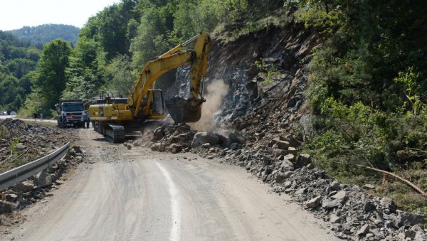 ПЛАНИНА ПО МЕРИ НАРОДА: На траси од 17. до 21. километра настављена реконструкција пута од Краљева према Гочу ПЛАНИНА ПО МЕРИ НАРОДА: На траси од 17. до 21. километра настављена реконструкција пута од Краљева према Гочу
