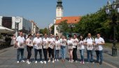 KULTURA NA PRVOM MESTU: Redakcija Borbe posetila Sombor, doneli poklone za biblioteku KULTURA NA PRVOM MESTU: Redakcija Borbe posetila Sombor, doneli poklone za biblioteku